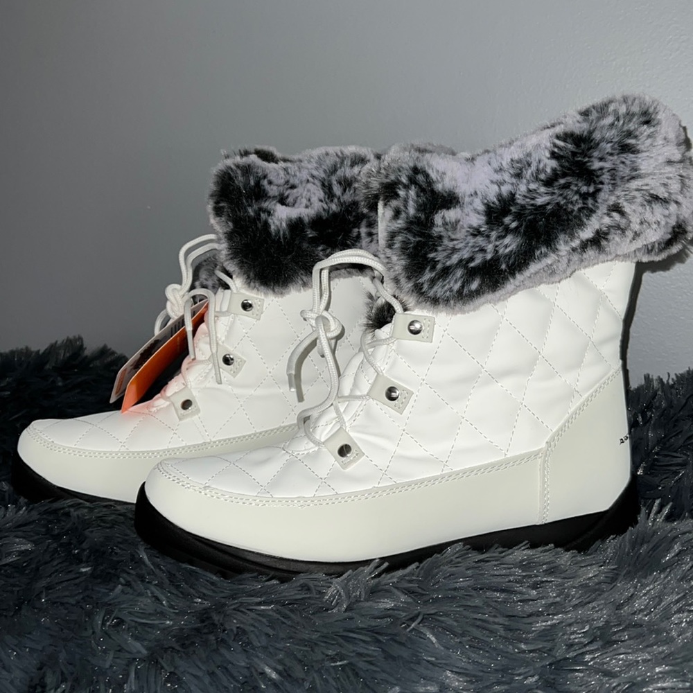 Arctic Shield white winter boots women’s size 9
